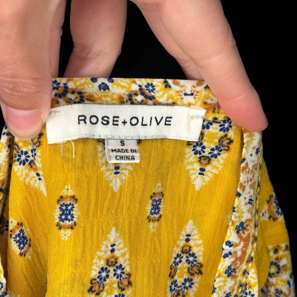 💛Rose + Olive💛 Gold Patterned Flowy Top - Picture 5 of 6